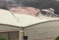 台风最新爆料视频,狂风暴雨肆虐，多地紧急应对